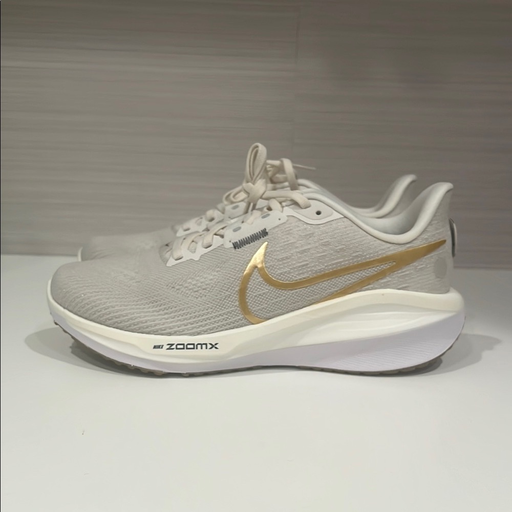 Nike Women's Vomero 17 Running Shoes (Size 7.5) NWT
